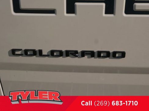 Used 2022 Chevrolet Colorado ZR2 image 13