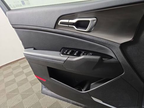 Certified 2025 Kia Sportage EX image 31