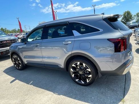 Used 2025 Kia Sorento EX w/ Panoramic Sunroof Package FWD image 4