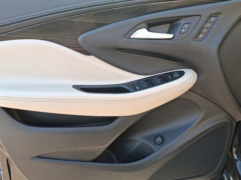 Used 2019 Buick Envision Essence image 10
