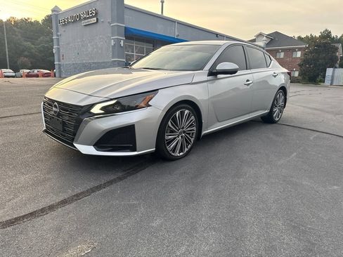 Used 2023 Nissan Altima 2.5 SL FWD image 3