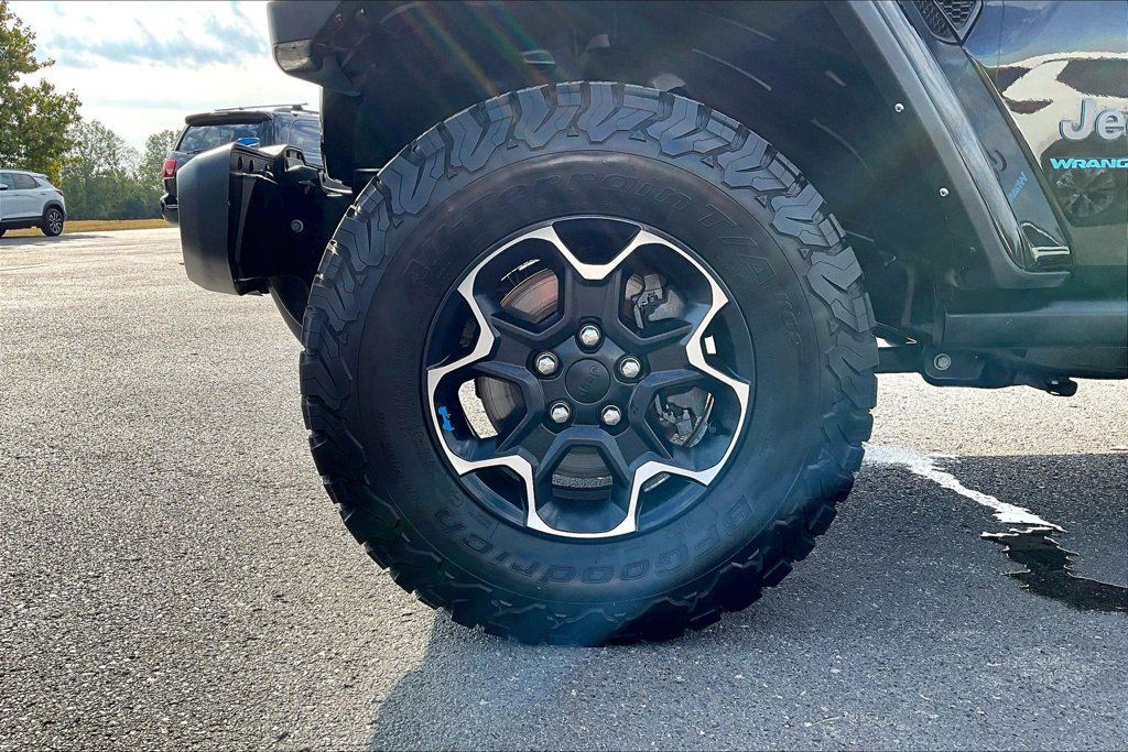 Used 2023 Jeep Wrangler Unlimited Rubicon 4xe w/ Cold Weather Group AWD/4WD image 36
