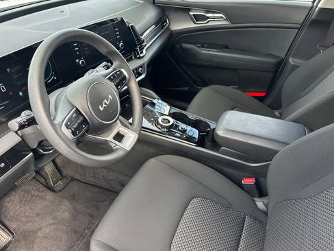 Certified 2025 Kia Sportage LX image 10