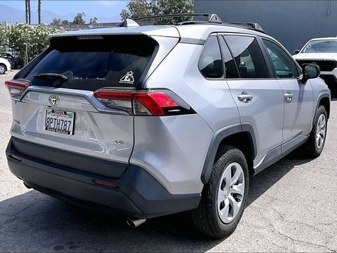 Used 2020 Toyota RAV4 LE w/ Carpet Mat Package FWD image 4