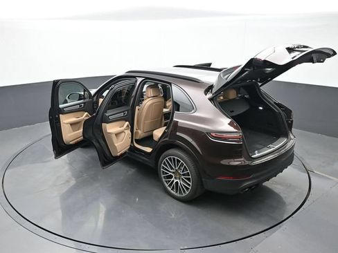 Certified 2023 Porsche Cayenne S Platinum AWD/4WD image 29