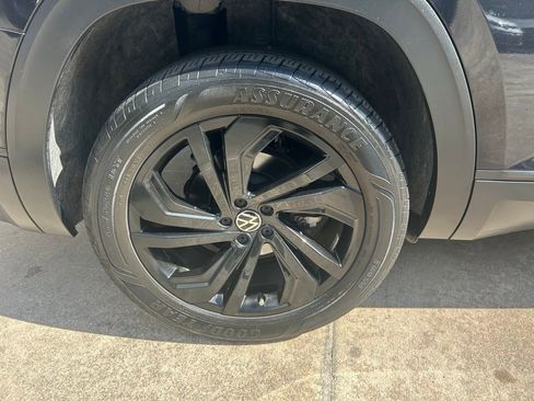 Certified 2023 Volkswagen Atlas SE w/ Black Wheel Package image 27