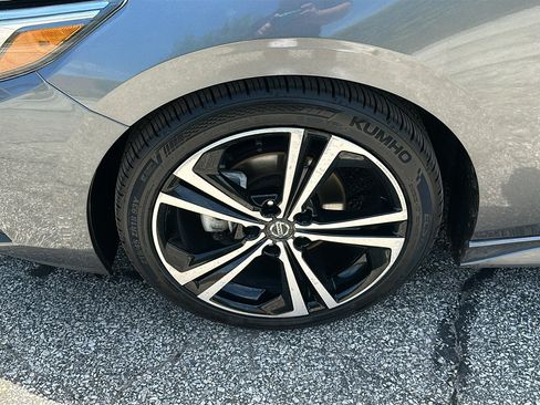 Used 2023 Nissan Sentra SR w/ Trunk Package FWD image 9