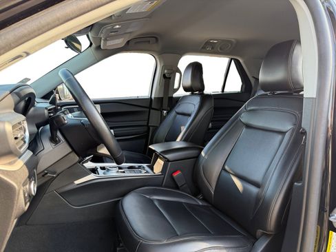 Used 2023 Ford Explorer XLT w/ Equipment Group 202A image 9