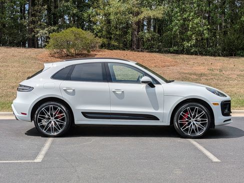Certified 2024 Porsche Macan S AWD/4WD image 31