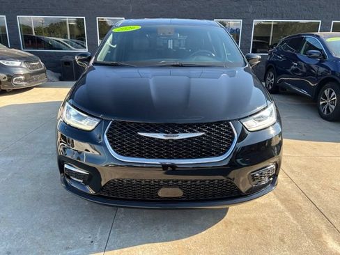 Used 2026 Chrysler Pacifica Select FWD image 2