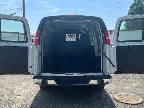 Used 2023 GMC Savana 2500 w/ Driver Convenience Package image 5