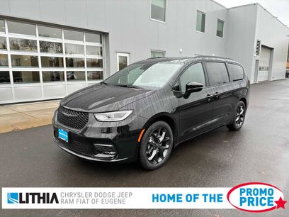 New 2026 Chrysler Pacifica Select
