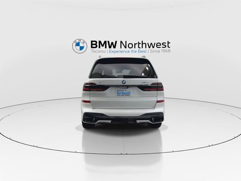 New 2027 BMW X7 xDrive40i w/ M Sport Package AWD/4WD image 2