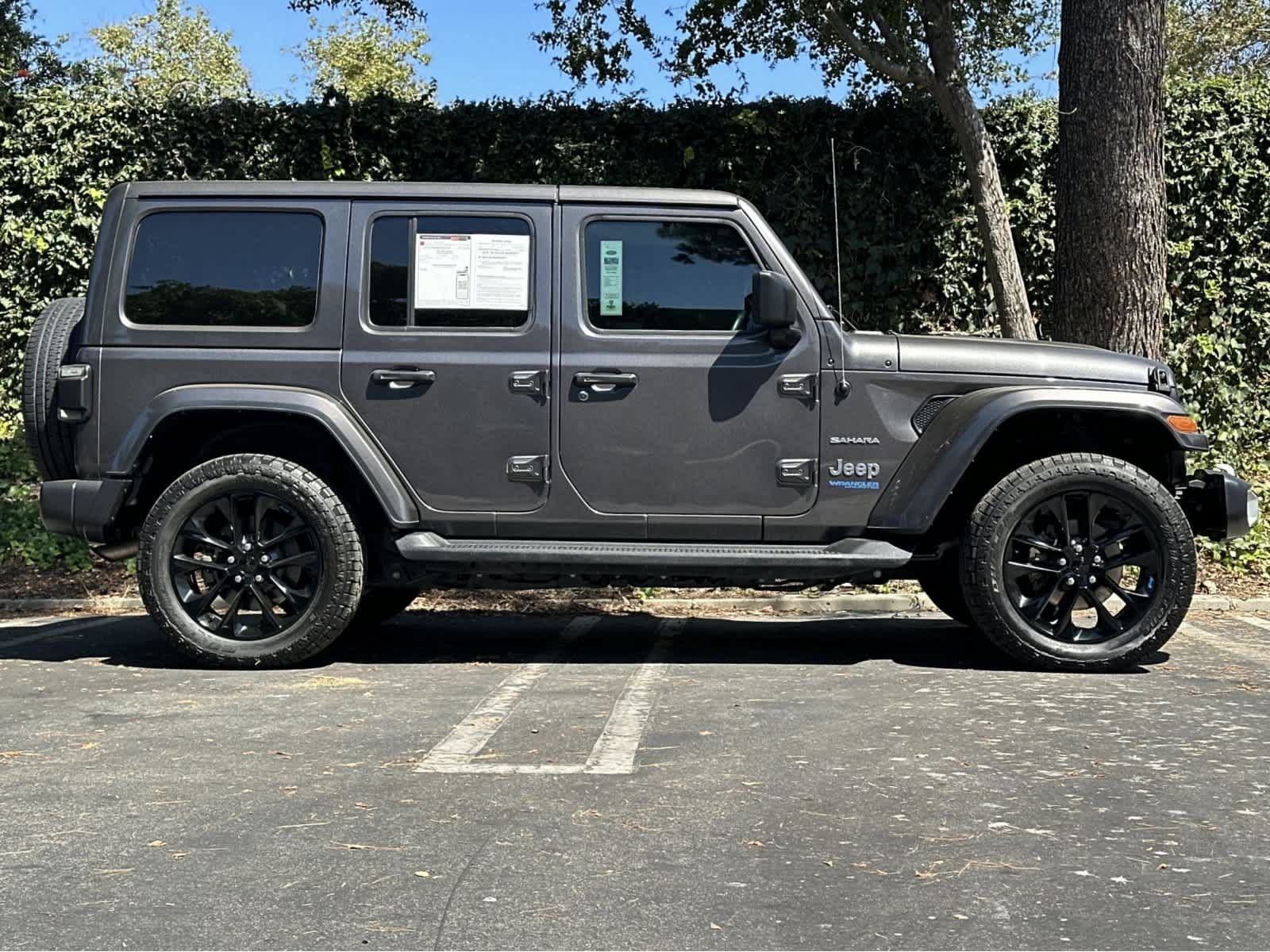 Used 2022 Jeep Wrangler Unlimited Sahara AWD/4WD image 8