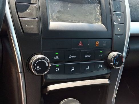 Used 2015 Toyota Camry SE FWD image 15