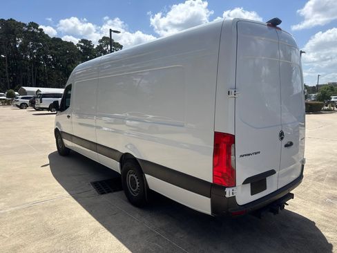 Used 2024 Mercedes-Benz Sprinter 2500 image 6