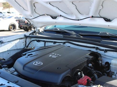 Used 2010 Toyota Tacoma 4x4 Double Cab image 16