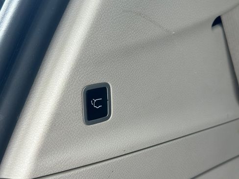Used 2022 Chrysler Pacifica Touring-L FWD image 35