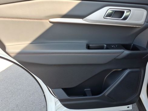 New 2026 Ford Explorer Active RWD image 14