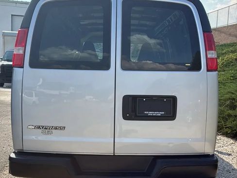 Used 2018 Chevrolet Express 3500 Extended w/ Driver Convenience Package RWD image 7