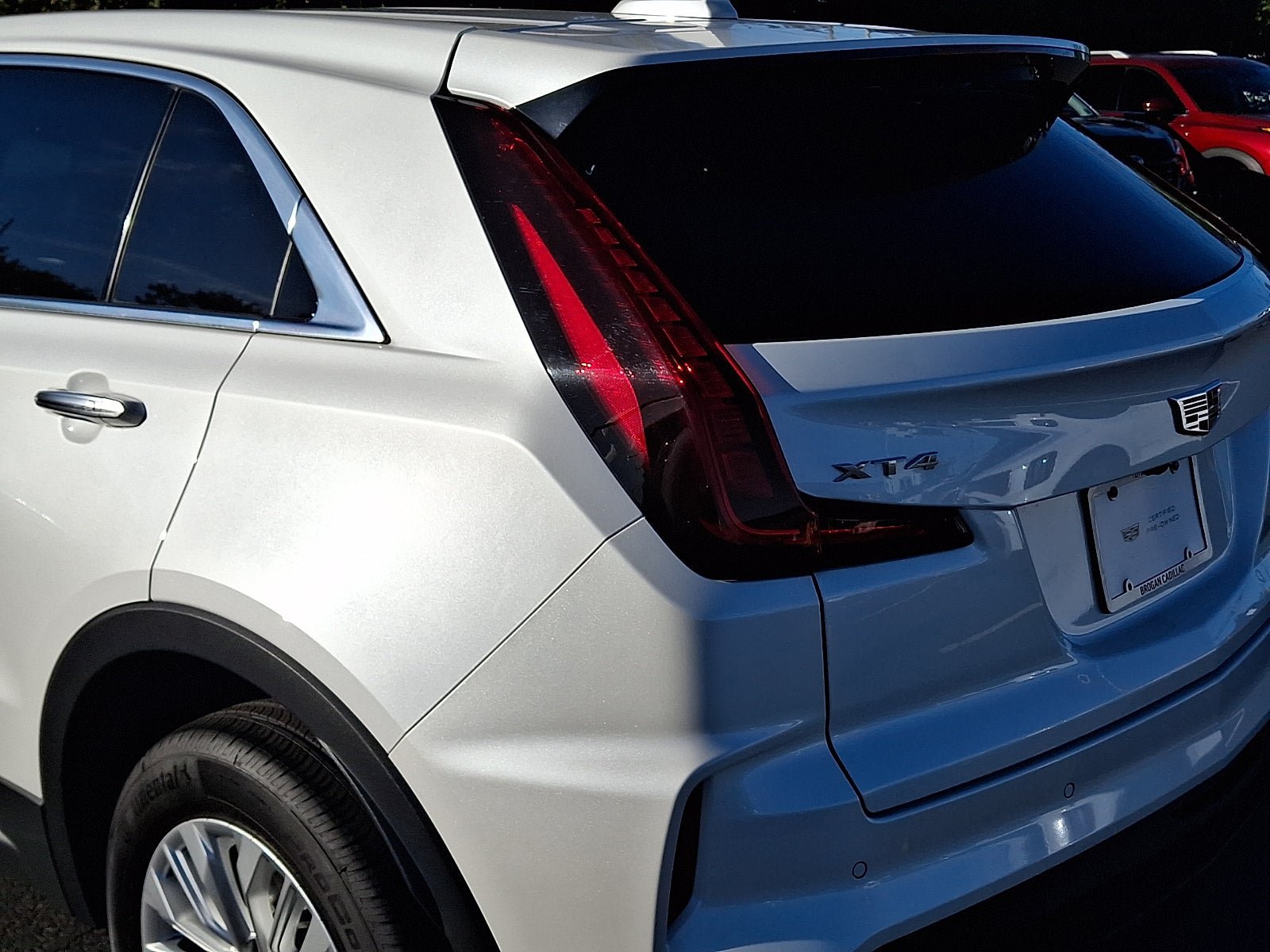 Used 2024 Cadillac XT4 Luxury w/ Cold Weather Package FWD image 10