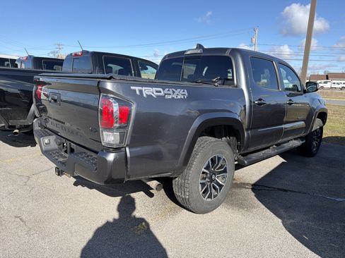 Used 2023 Toyota Tacoma TRD Sport AWD/4WD image 5