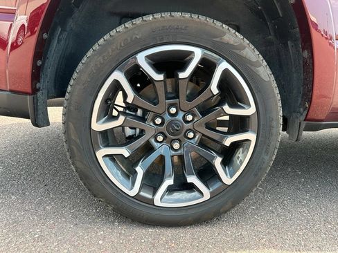 Used 2025 RAM 1500 Limited AWD/4WD image 38