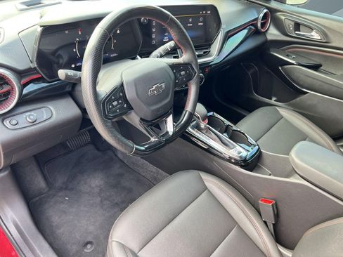 Used 2025 Chevrolet Trax RS w/ Sunroof Package image 4