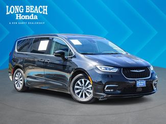 Used 2024 Chrysler Pacifica Limited FWD video 1