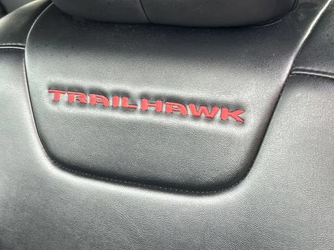Used 2019 Jeep Cherokee Trailhawk w/ Cold Weather Group AWD/4WD image 18