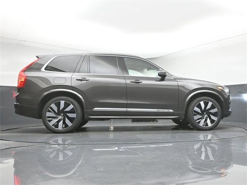 Used 2024 Volvo XC90 T8 Ultimate w/ Lounge Package image 45