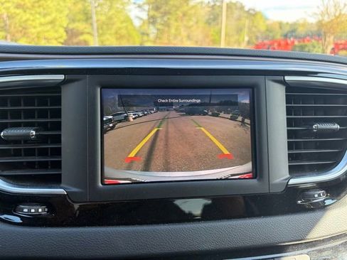 Used 2022 Chrysler Voyager LX image 28