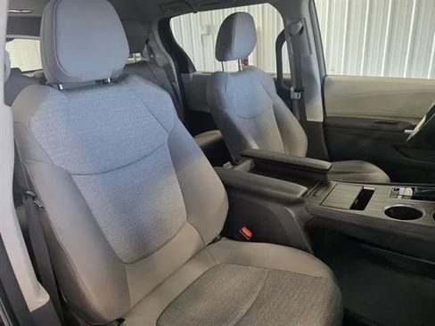 Used 2021 Toyota Sienna LE image 11