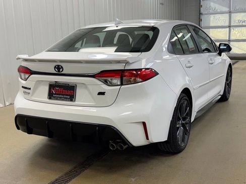 Used 2025 Toyota Corolla SE w/ SE Premium Package FWD image 5