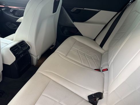 Used 2024 BMW i5 eDrive40i w/ Premium Package RWD image 15