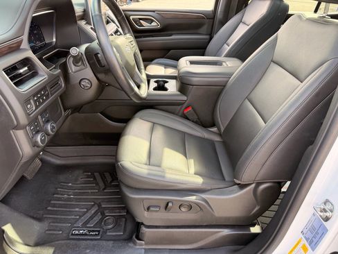 Used 2022 Chevrolet Tahoe Z71 w/ Luxury Package AWD/4WD image 11