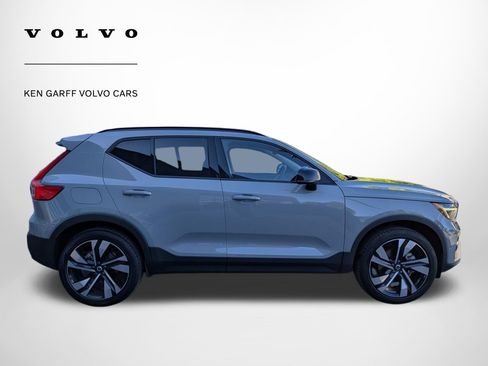 Used 2024 Volvo XC40 B5 Ultimate w/ Protection Package Premier AWD/4WD image 2