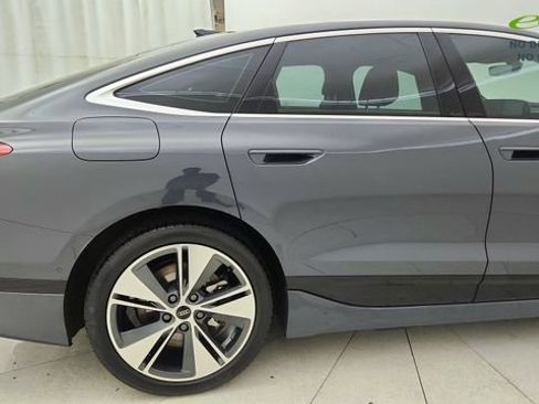 Used 2025 Audi A6 e-tron Premium Plus w/ Premium Plus RWD image 7