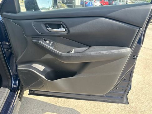 Used 2025 Nissan Rogue SV FWD image 36