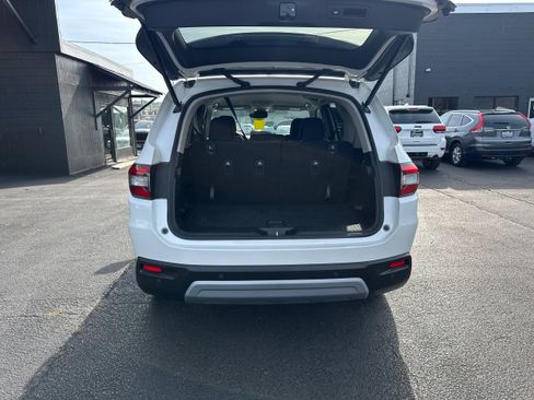 Used 2025 Honda Pilot EX-L image 11