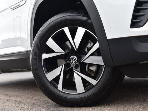 Used 2023 Volkswagen Atlas Cross Sport SE image 3