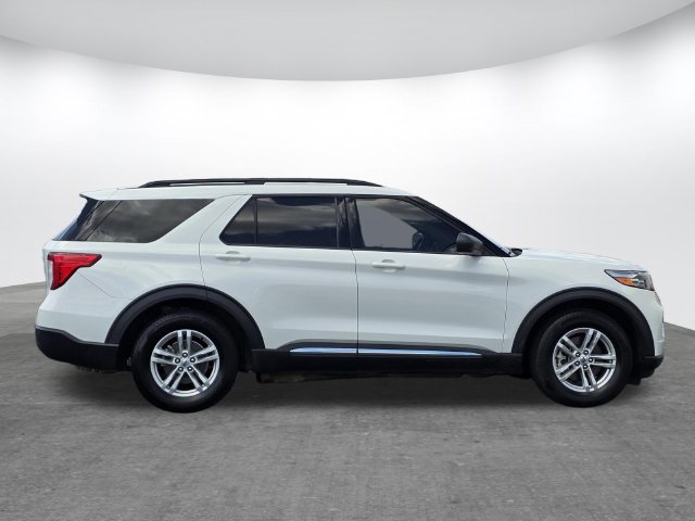Certified 2022 Ford Explorer XLT RWD image 3