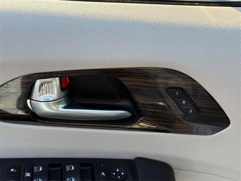 Used 2024 Chrysler Pacifica Limited image 18