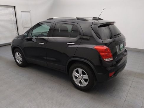 Used 2020 Chevrolet Trax LT w/ LT Convenience Package FWD image 3