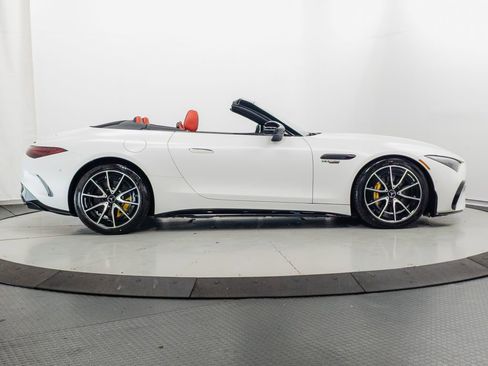 Used 2023 Mercedes-Benz SL 63 AMG 4MATIC w/ Driver Assistance Package image 37