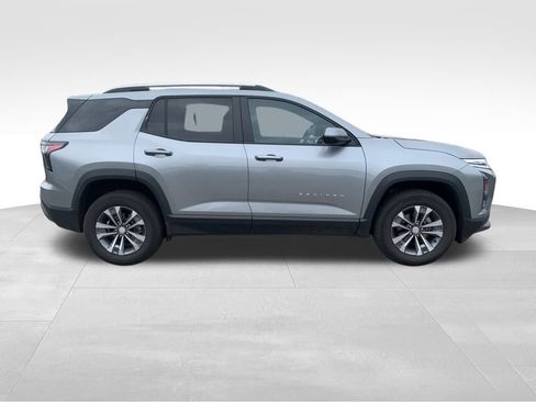 Used 2025 Chevrolet Equinox LT w/ Convenience Package II image 4