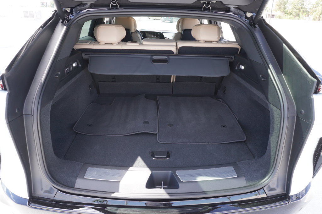 Certified 2026 Cadillac Lyriq Signature Sport w/ Nappa Leather Package RWD image 8