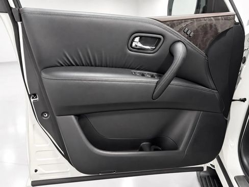Used 2022 Nissan Armada Platinum w/ Captain's Chairs Package RWD image 13