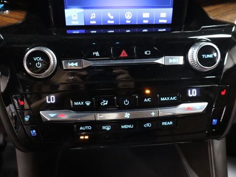 Used 2021 Ford Explorer King Ranch w/ Premium Technology Package image 16