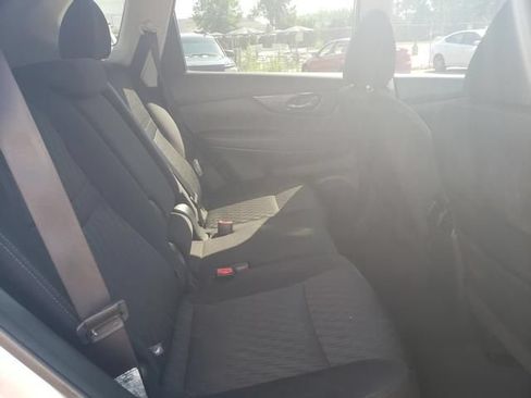 Used 2018 Nissan Rogue SV AWD/4WD image 18